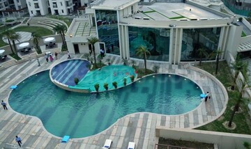 Swimming Pool in 3 BHK Apartment at Amrapali Princely Estate, Sector 76 – for Sale
