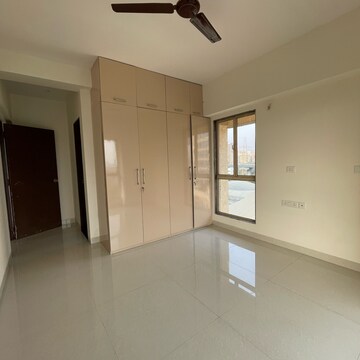 Room in 3 BHK Apartment at Kabra Diamante, Shri Nagar – for Rent