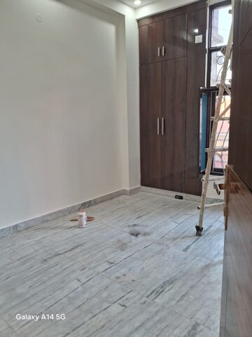Room in 3 BHK Builder Floor at Vasundhara Sector 3 – for Sale