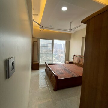 Room in 3 BHK Apartment at Kabra Diamante, Shri Nagar – for Rent