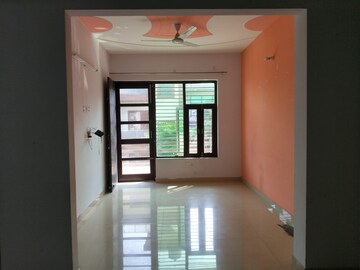 Room in 2 BHK Builder Floor at Sector 9a – for Rent