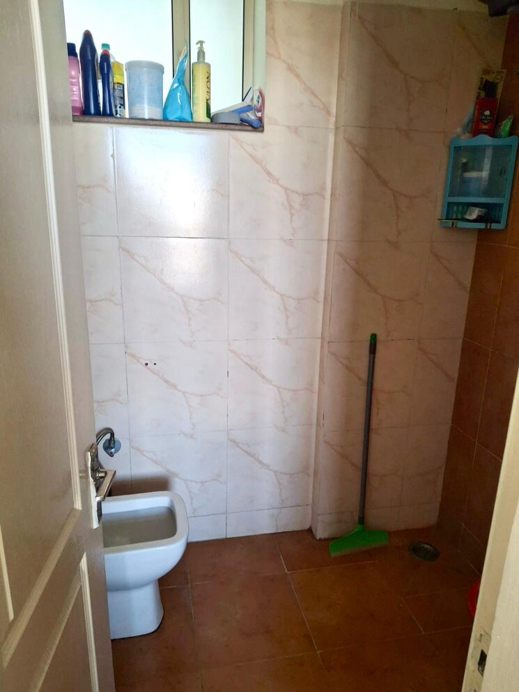 Bathroom, sushma-green-vista 2 Bedroom 900 Sq.Ft. Apartment In Ghazipur Zirakpur 8368688