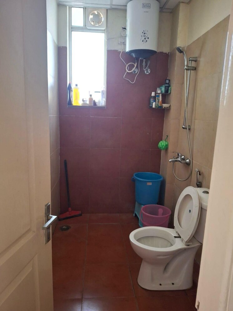 Bathroom, sushma-green-vista 2 Bedroom 900 Sq.Ft. Apartment In Ghazipur Zirakpur 8368688