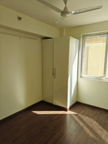 Room in 4 BHK Apartment at BPTP Mansions Park Prime, Sector 66 – for Rent