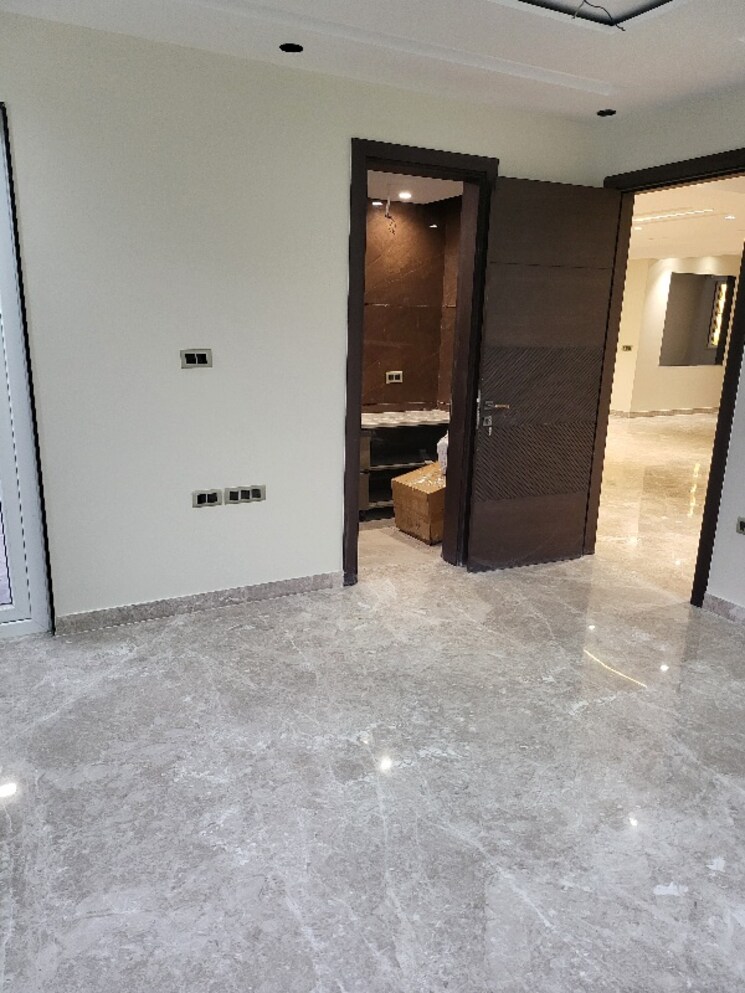 Room, mansarover garden 3.5 Bedroom 2000 Sq.Ft. Builder Floor In Mansarover Garden Delhi 8368767