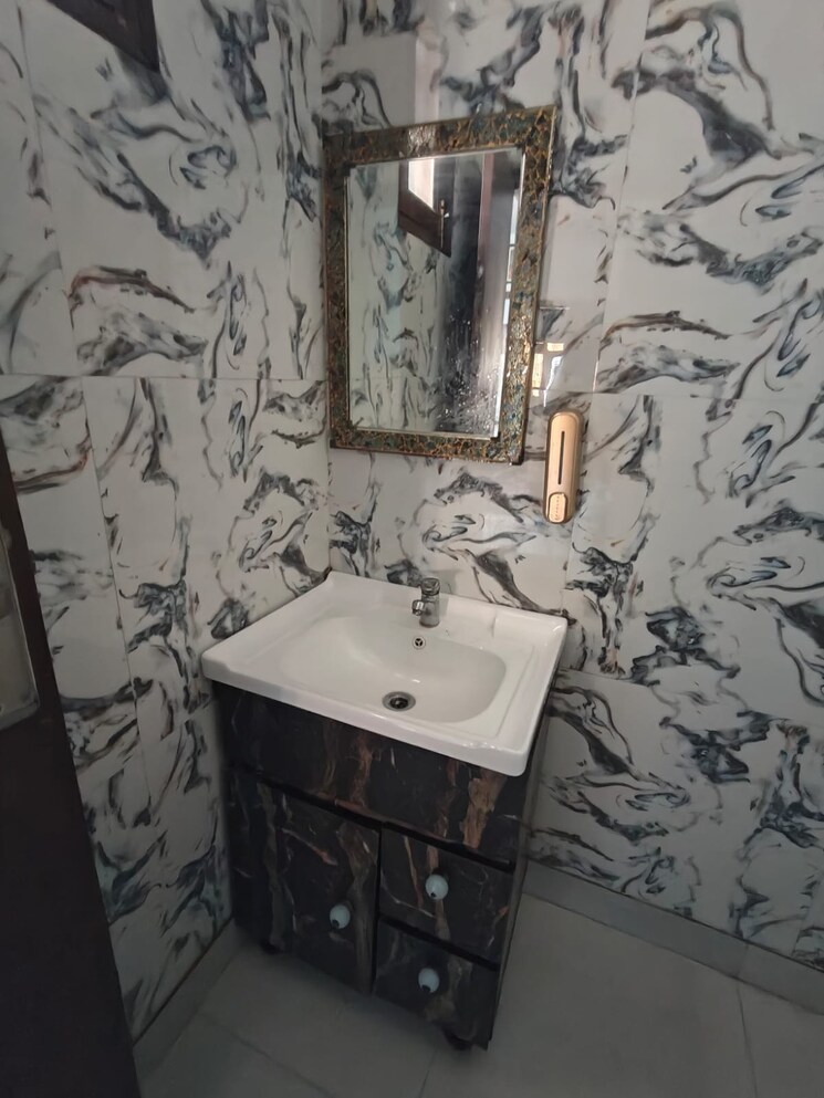 Bathroom, indrapuram 3 Bedroom 112 Sq.Mt. Builder Floor In Indrapuram Ghaziabad 8368779