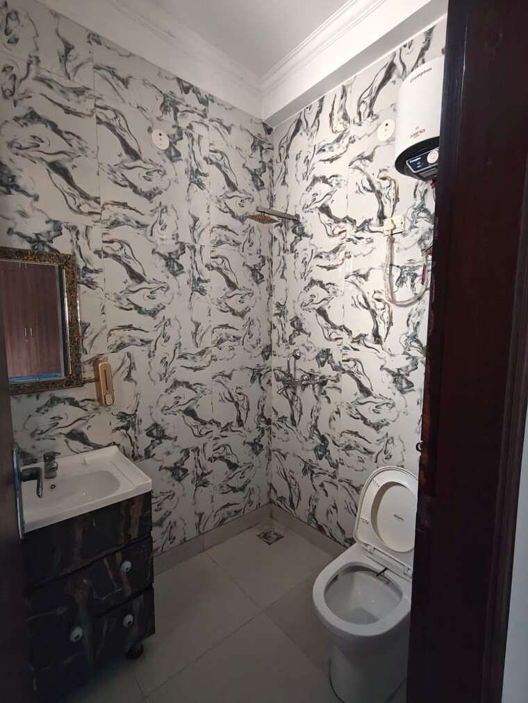 Bathroom, indrapuram 3 Bedroom 112 Sq.Mt. Builder Floor In Indrapuram Ghaziabad 8368779