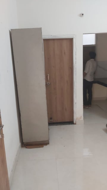 Room in 1 RK Builder Floor at Mayur Vihar – for Rent