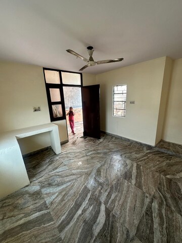 Room in 1 BHK Builder Floor at Pitampura – for Rent