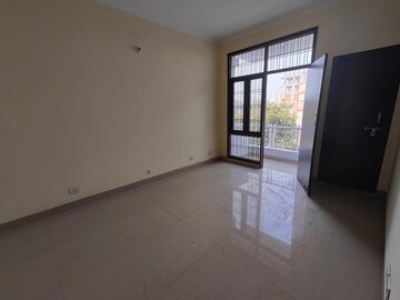 Bedroom in 4 BHK Apartment at Parsvnath Royale Floors, Uattardhona – for Sale
