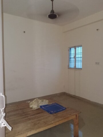 Room in 2 BHK Builder Floor at Gomti Nagar – for Rent