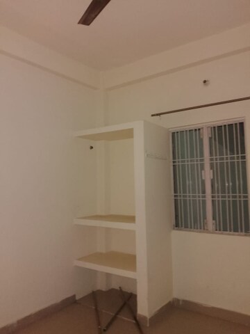 Room in 2 BHK Builder Floor at Gomti Nagar – for Rent