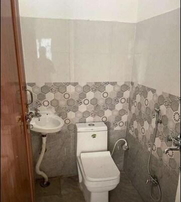 Bathroom in 2 BHK Builder Floor at Gomti Nagar – for Rent