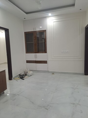 Room in 3 BHK Builder Floor at AS Tower, Sector 45 – for Rent