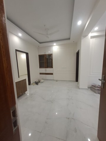 Room in 3 BHK Builder Floor at AS Tower, Sector 45 – for Rent