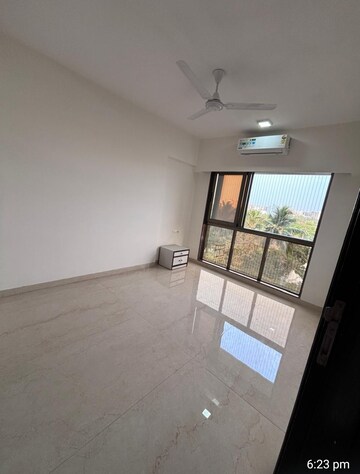 Room in 2 BHK Apartment at Platinum Prive, Andheri West – for Rent