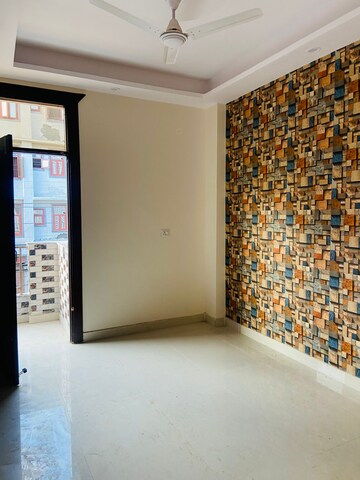 Room in 2 BHK Builder Floor at Sonia Vihar – for Sale