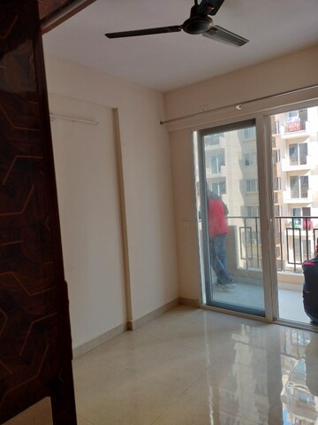 Room in 2 BHK Apartment at Signature Global The Millennia, Sector 37d – for Rent
