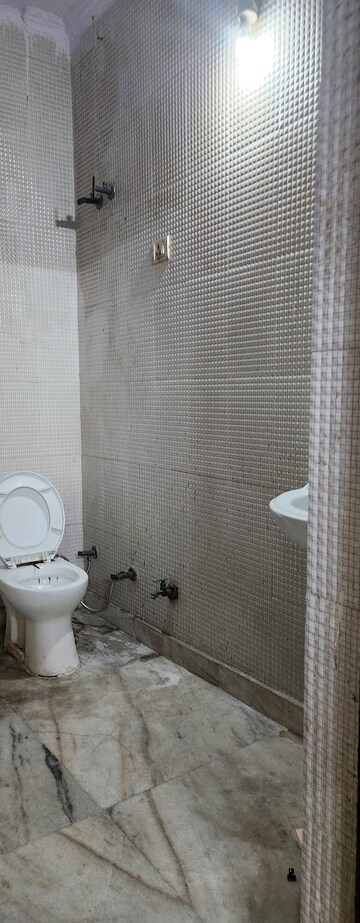 Bathroom in 2 BHK Builder Floor at Spring Field, Sector 31 – for Rent