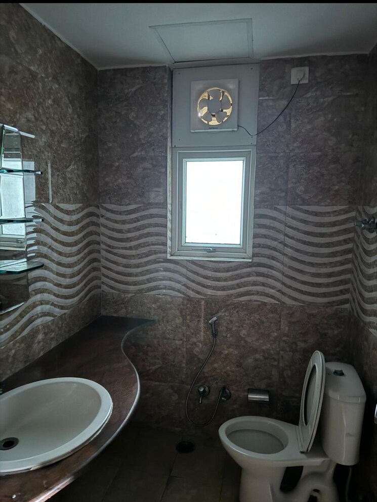 Bathroom, jmd-gardens 4 Bedroom 2315 Sq.Ft. Apartment In Sector 33 Gurgaon 8369437