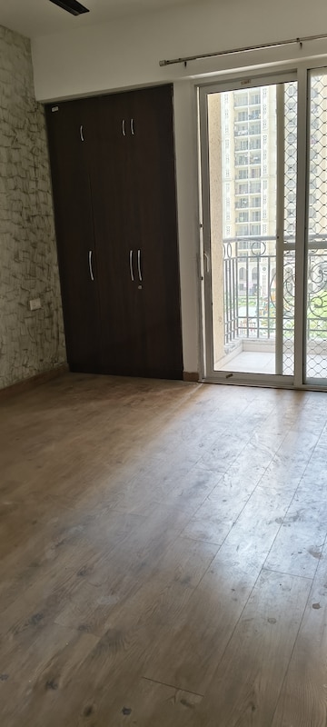 Room in 2 BHK Apartment at Prateek Grand City, Siddharth Vihar – for Rent