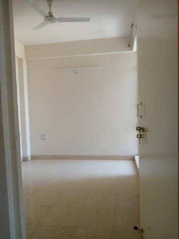Room in 2 BHK Apartment at Conscient Habitat, Sector 99a – for Rent