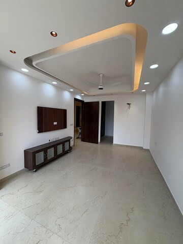 Room in 4 BHK Builder Floor at Pitampura – for Rent