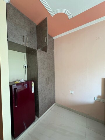 Furnished Amenities in 1 RK Builder Floor at Ansal Sushant Lok I, Sector 43 – for Rent