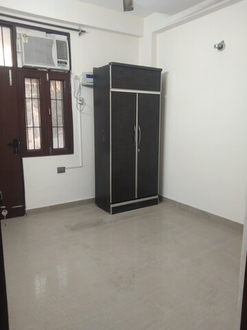 Room in 2 BHK Builder Floor at Niti Khand – for Rent