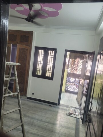Room in 3 BHK Builder Floor at Shakti Khand – for Rent