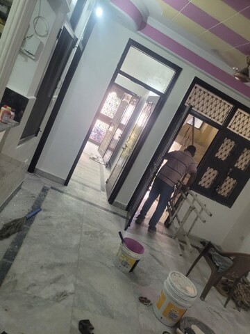 Parking in 3 BHK Builder Floor at Shakti Khand – for Rent