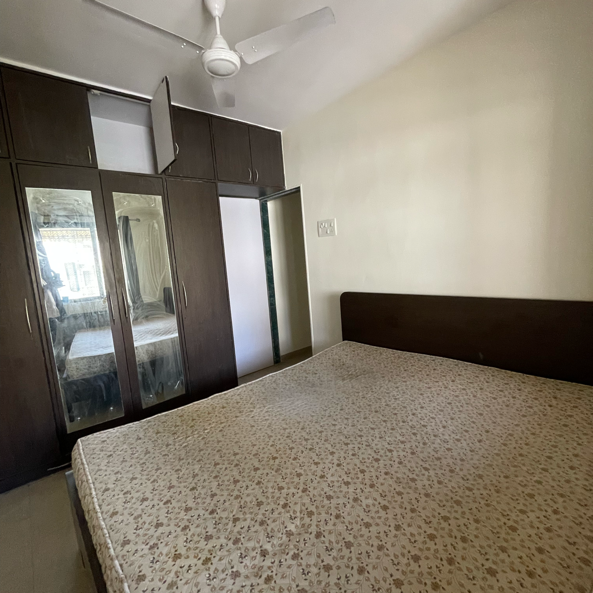 2 BHK Apartment For Sale in Riddhi Gardens CHS