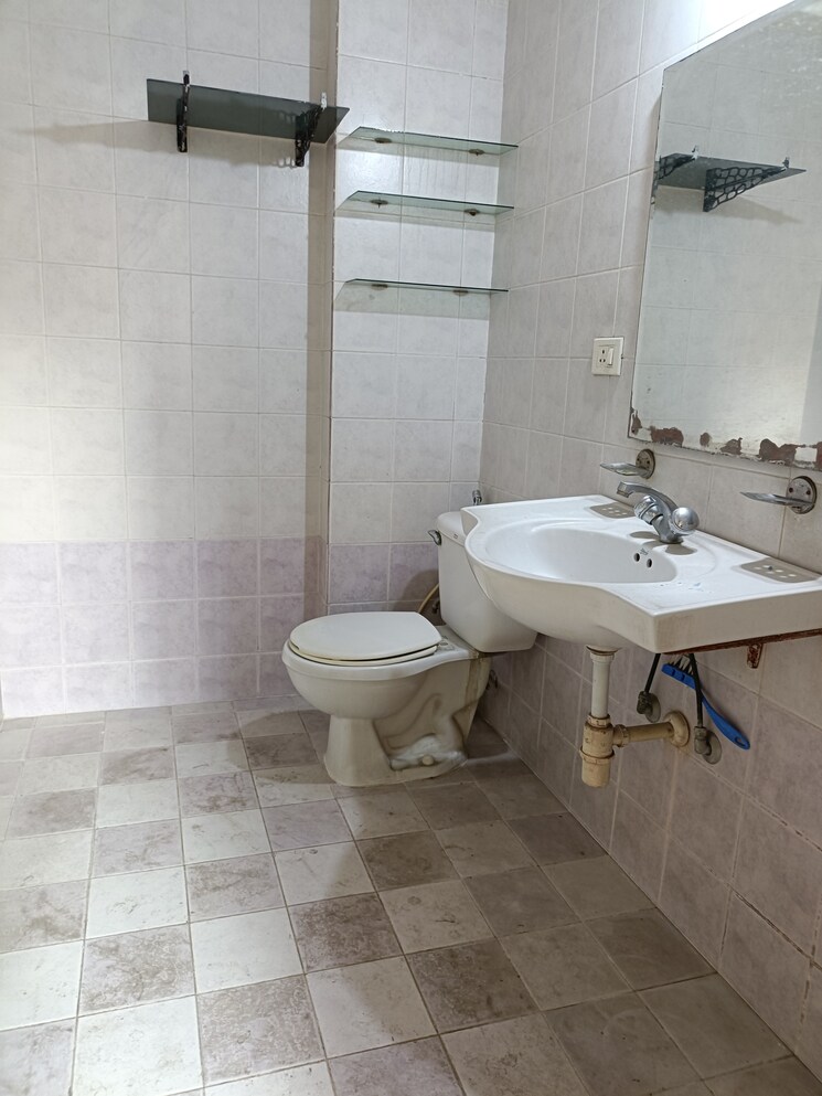 Bathroom, hiranandani-estate-villa-royale 2 Bedroom 999 Sq.Ft. Apartment In Ghodbunder Road Thane 8369600