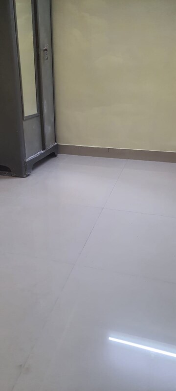 Room in 2 BHK Apartment at Kamanwala Manavsthal II, Goregaon East – for Rent