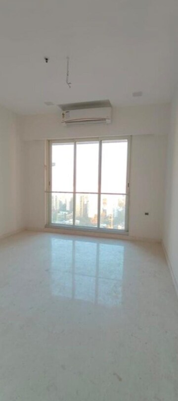 Room in 3 BHK Apartment at Ekta Tripolis, Goregaon West – for Rent