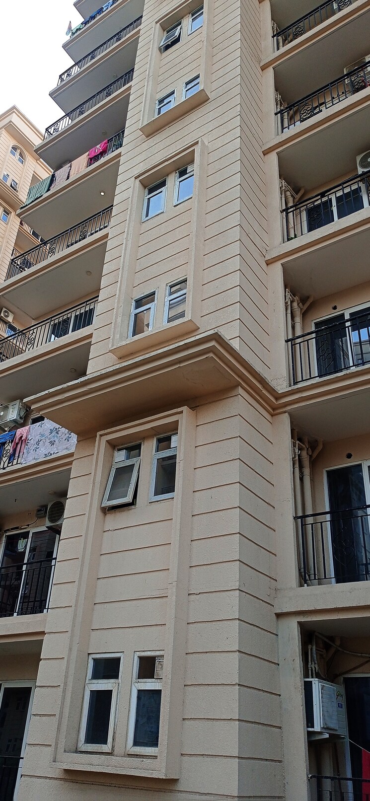 Exterior View, signature-the-serenas 2 Bedroom 724 Sq.Ft. Apartment In Sohna Sector 36 Gurgaon 8369653