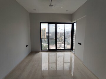 Room in 3 BHK Apartment at Bandra West – for Rent