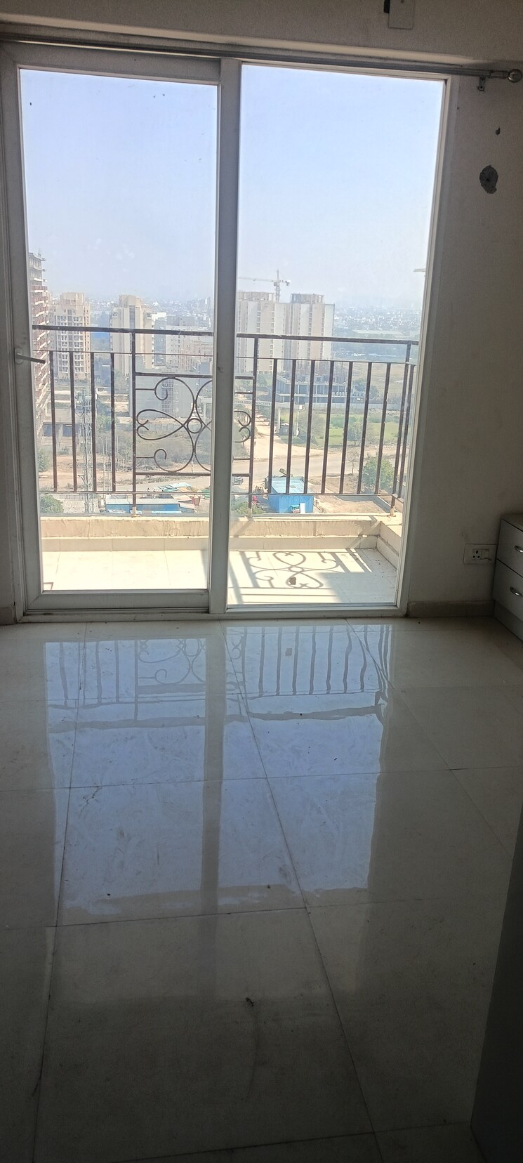 Room, signature-global-the-millennia 2 Bedroom 1050 Sq.Ft. Apartment In Sector 37d Gurgaon 8369690