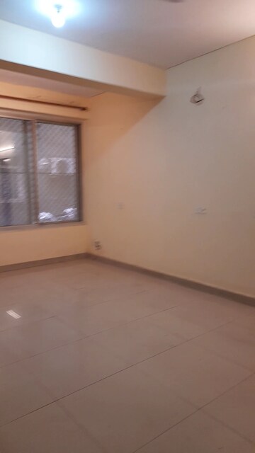 Room in 2.5 BHK Apartment at Mayur Vihar Phase 1 – for Rent