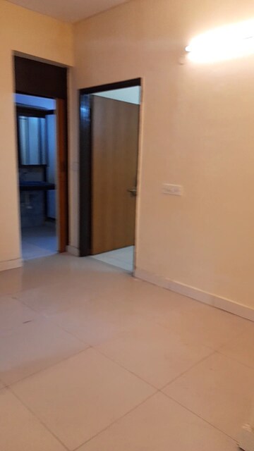 Room in 2.5 BHK Apartment at Mayur Vihar Phase 1 – for Rent