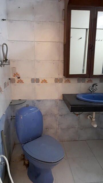 Bathroom in 2.5 BHK Apartment at Mayur Vihar Phase 1 – for Rent