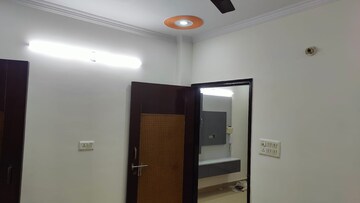 Furnished Amenities in 2 BHK Builder Floor at Mansarovar Park – for Rent