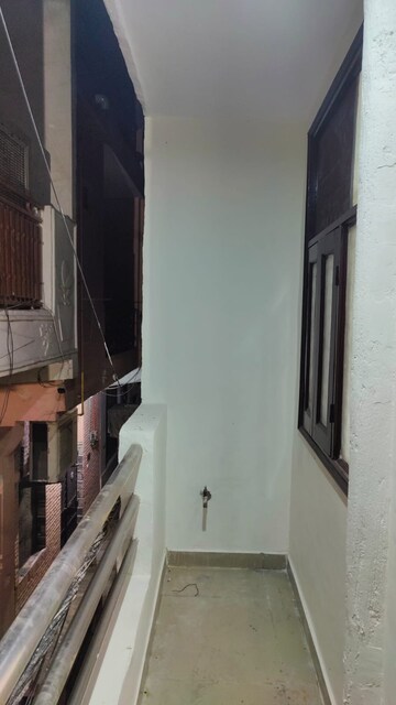 Furnished Amenities in 2 BHK Builder Floor at Mansarovar Park – for Rent