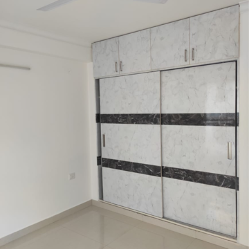 Room in 3 BHK Builder Floor at Sector 51 – for Rent