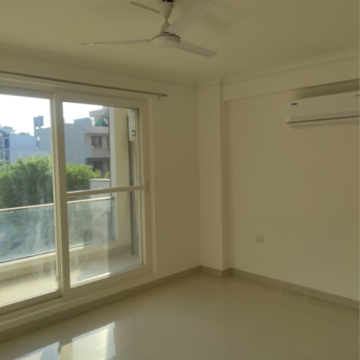 Room in 3 BHK Builder Floor at Sector 51 – for Rent