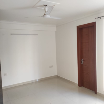 Room in 3 BHK Builder Floor at Sector 51 – for Rent