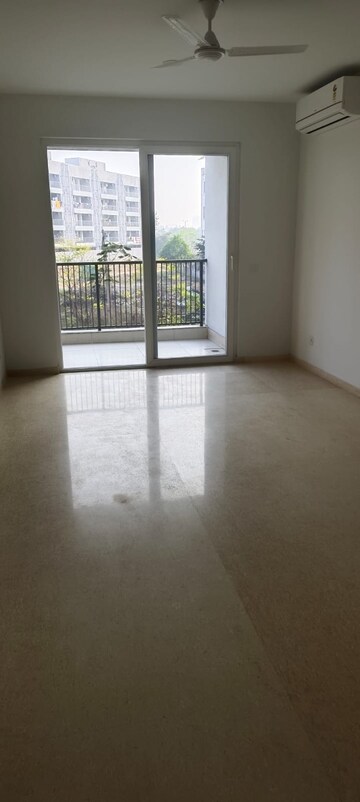 Room in 2 BHK Apartment at Pyramid Elite, Sector 86 – for Rent
