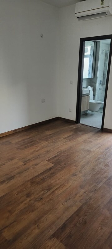 Room in 2 BHK Apartment at Pyramid Elite, Sector 86 – for Rent