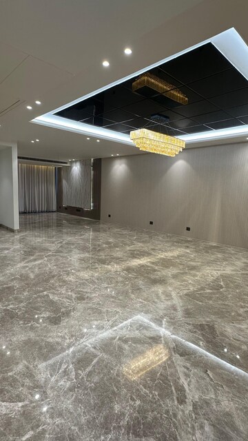 Building Lobby in 4 BHK Builder Floor at Dlf Phase iv – for Sale