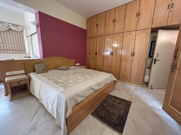 Bedroom in 2.5 BHK Apartment at Dev Chhaya, Tardeo – for Rent